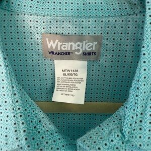 Wrangler Blue Shirt with pearl snaps. XL. Like new